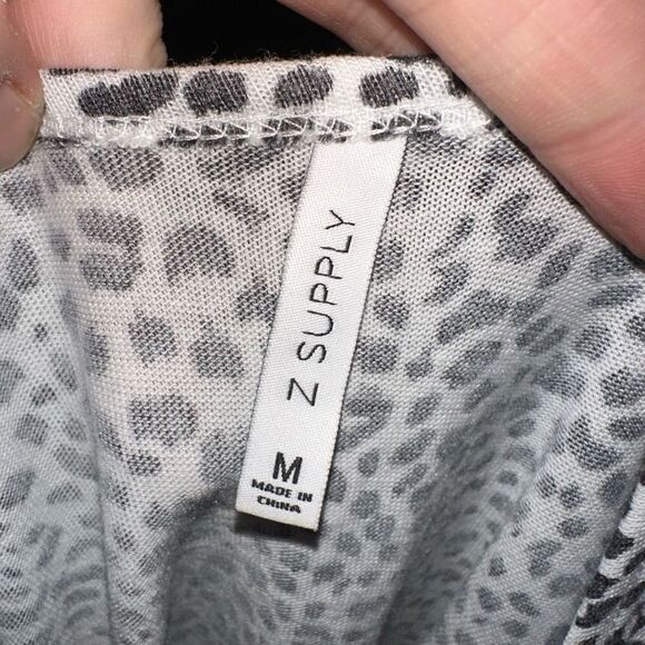 Z Supply cheetah print high neck crop knit M muscle tank - Picture 3 of 3